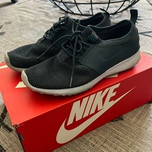 Nike Shoes Size 8.5 GUC